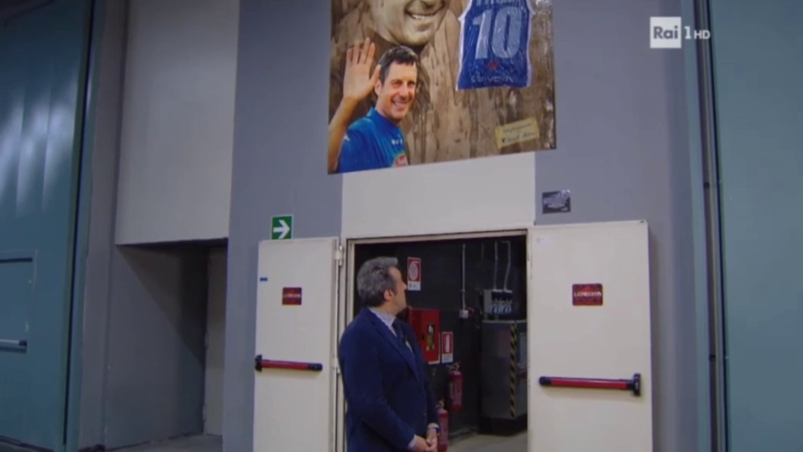 L’eredità, Flavio Insinna omaggia Fabrizio Frizzi ad un anno dalla scomparsa (VIDEO)