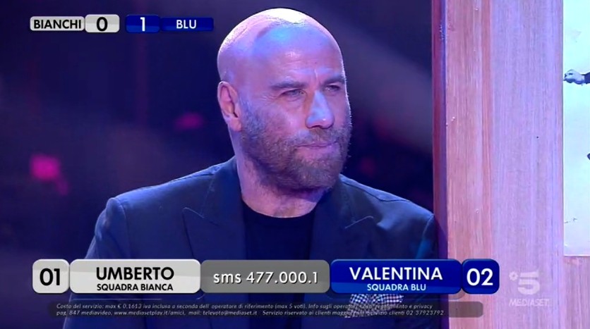 Amici 18: John Travolta ospite, balla ‘da fermo’ (VIDEO)