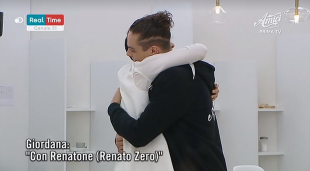 Amici 18, Alvis saluta i suoi ex compagni, Mameli riceve critiche da 4 professori