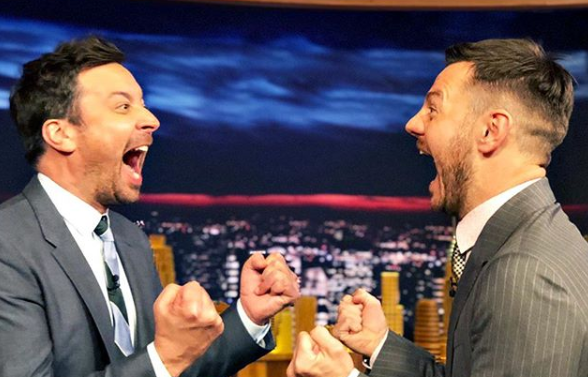 E poi c’è Cattelan vola a New York per l’intervista a Jimmy Fallon