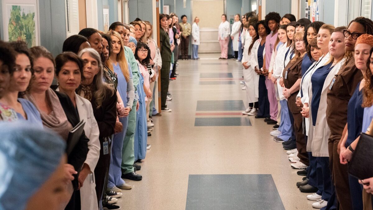 Grey’s Anatomy 15, scontro tra ABC e Shonda Rhimes per un episodio (e indovinate chi ha vinto…)