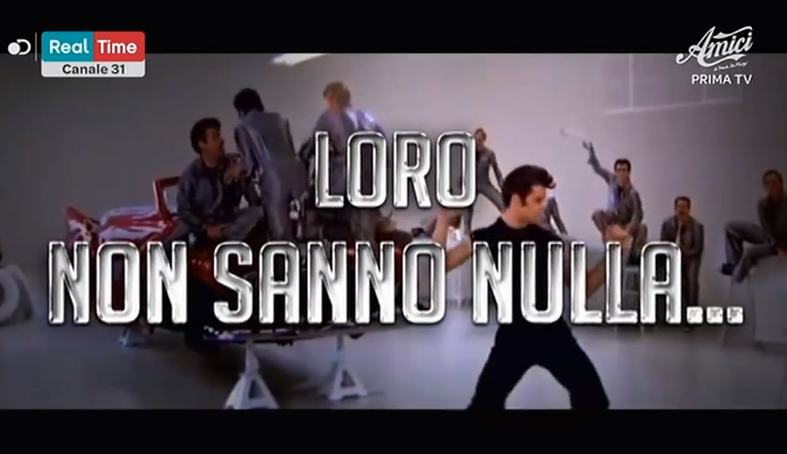 Amici 18, John Travolta ospite (a sorpresa) sabato 27 aprile 2019