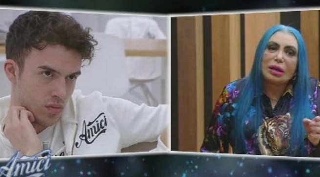 “Loredana Bertè fa spettacolo su spalle di Mameli”, #iostoconmameli vola su Twitter