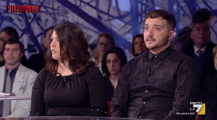 Piazzapulita, i residenti di Casal Bruciato: “I rom non sono uguali a noi”. Il pubblico applaude, Formigli si dissocia (Video)