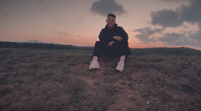 Eurovision Song Contest 2019, Regno Unito: Michael Rice con Bigger Than Us (testo, traduzione e video)