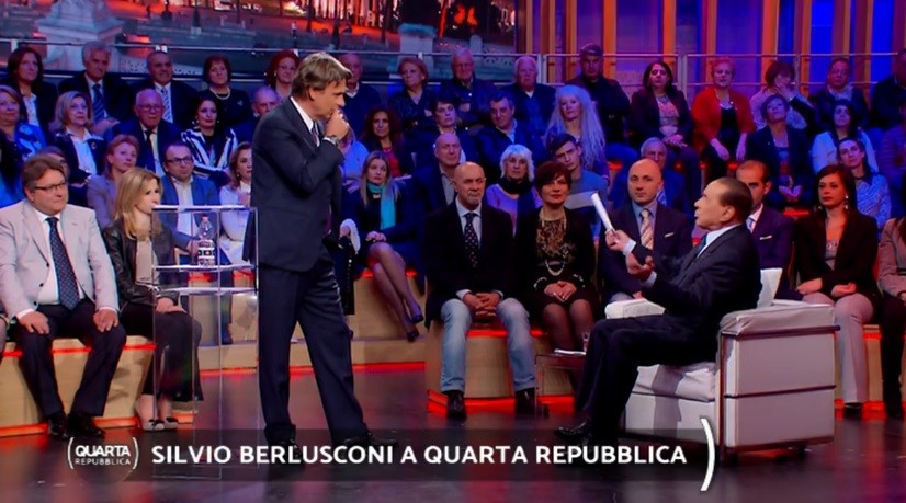 Il bunga bunga ‘torna’ in tv. A Quarta Repubblica Berlusconi rispolvera (a modo suo) la barzelletta: “C’erano Cicchitto e Bondi…” (Video)