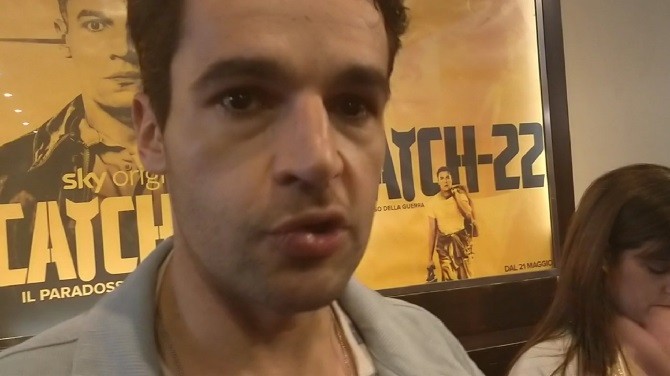 Catch-22, Christopher Abbott il protagonista della miniserie (video)