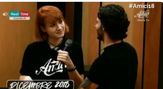 Amici 2019, Tish, commossa, rientra per salutare gli ex compagni. Poi il primo firmacopie…