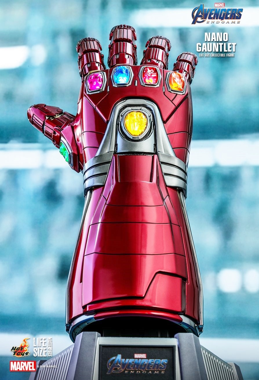 Avengers: Endgame – replica Hot Toys a grandezza naturale del Guanto dell’Infinito di Iron Man
