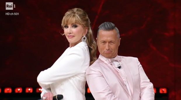 Ballando Con Le Stelle, in pista a sorpresa i famigliari dei semifinalisti in gara
