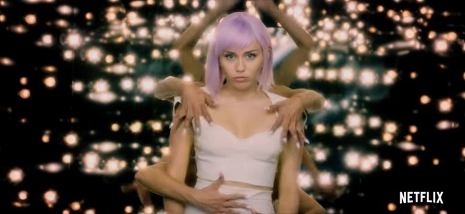 Black Mirror, la quinta stagione con Miley Cyrus arriva il 5 giugno (ma sono solo 3 episodi)