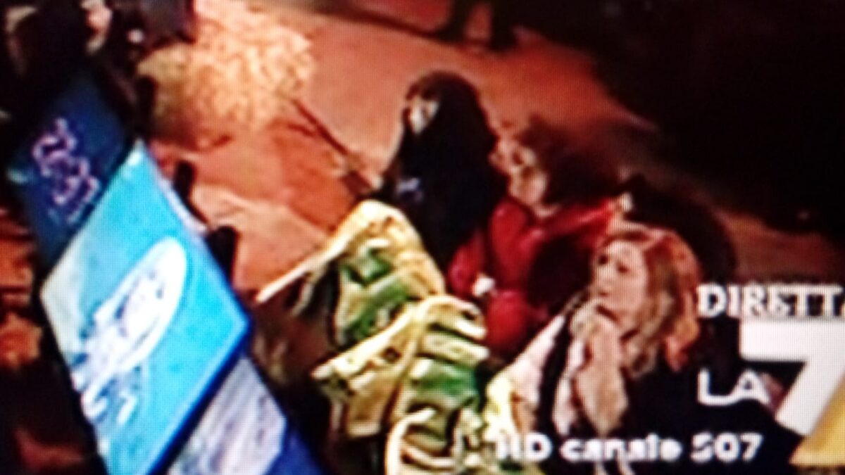 Non è l’Arena, Giletti “spia” Fazio mentre è in diretta