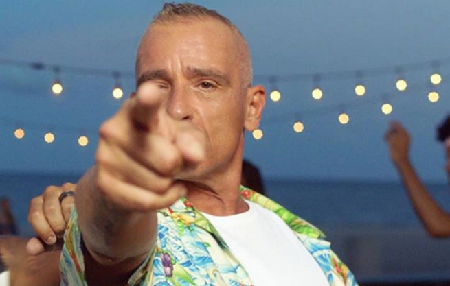 Eros Ramazzotti: “Interrompo tour per operarmi a corde vocali”