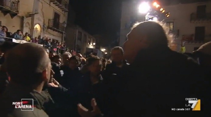 Non è l’Arena, caos in diretta da Mezzojuso. Giletti contestato sfida pubblico e sindaco (Video)