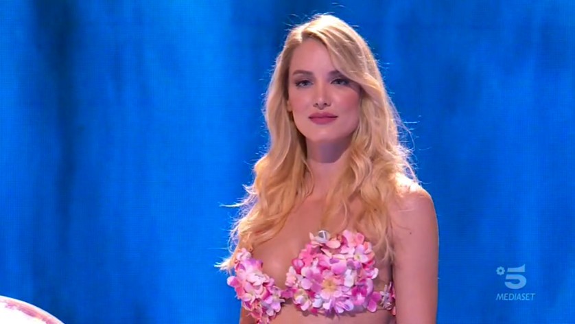 Ciao Darwin 8, Ema Kovac è la Madre Natura dell’ultima puntata (foto)