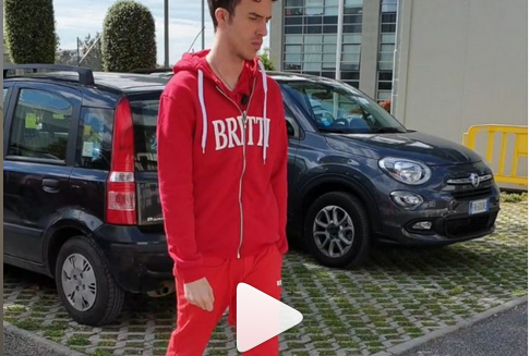 Amici 2019, Mameli torna in gara con la maglia “Britti”? Il cantante rientra in casa… (video)