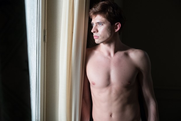 Nureyev – The White Crow:  foto e locandine del film di Ralph Fiennes