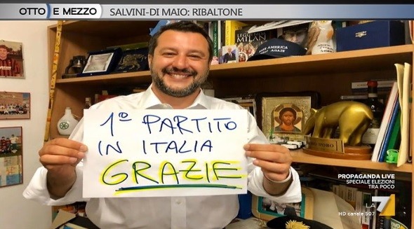 Otto e mezzo, Giannini critica la libreria di Salvini. Gruber: “Piano, ci sono anche io”