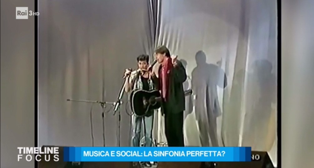 Primo Maggio in tv: Timeline ci ricorda il primo Concertone, con Carlo Massarini e un telo bianco a tenere la scena