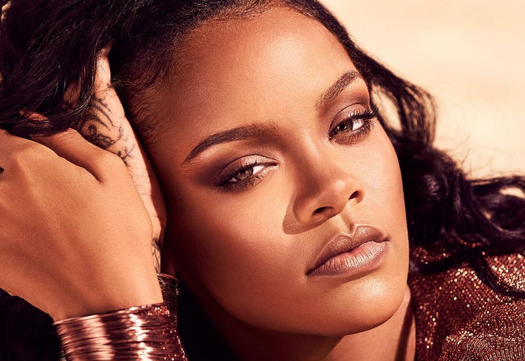 Rihanna, il nuovo album sarà reggae? Mistero sulla data d’uscita e sul titolo: “Potrei chiamarlo davvero R9…”