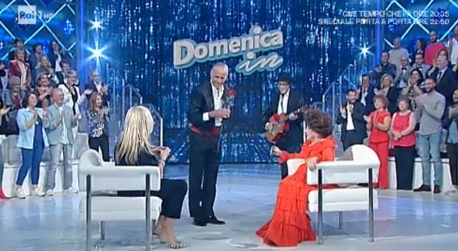 Domenica In, Mara Venier sbeffeggia Pamela Prati con Teo Caltagirones, finto marito di Gina Lollobrigida