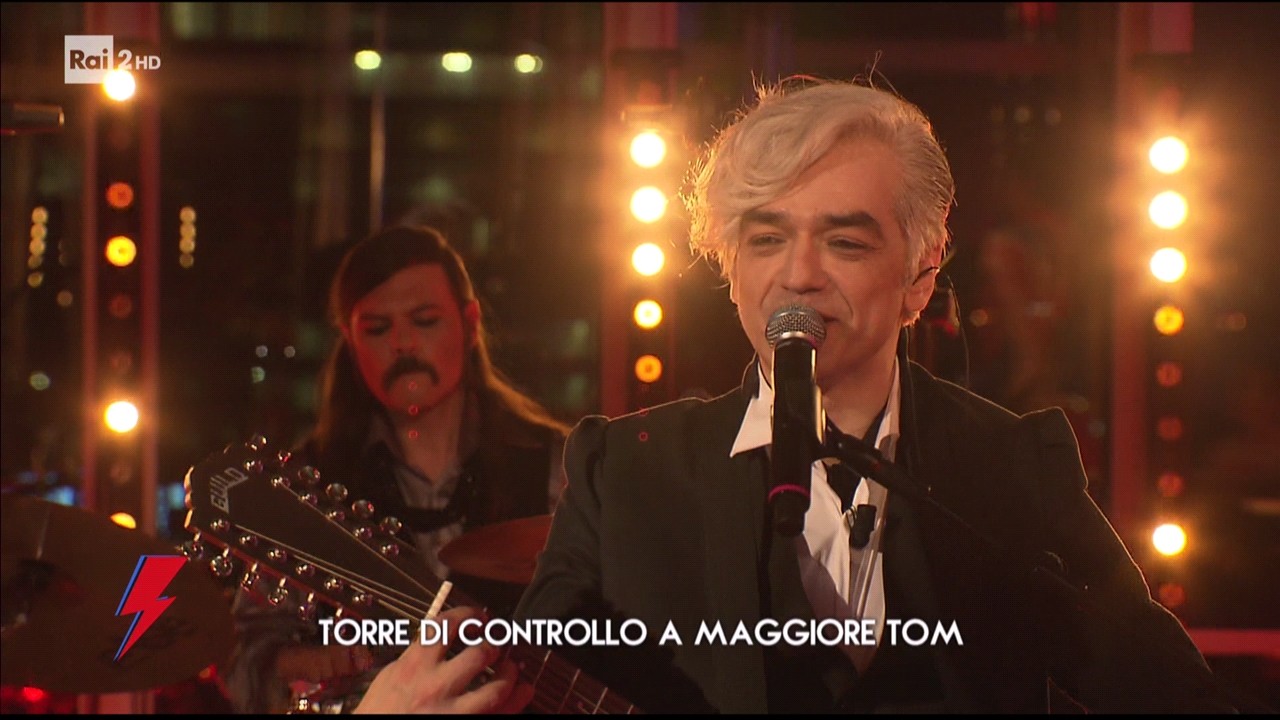 Bowie, Morgan si dissocia dallo speciale di Rai 2 : “Non sono responsabile del montaggio e hanno snobbato il mio testo”