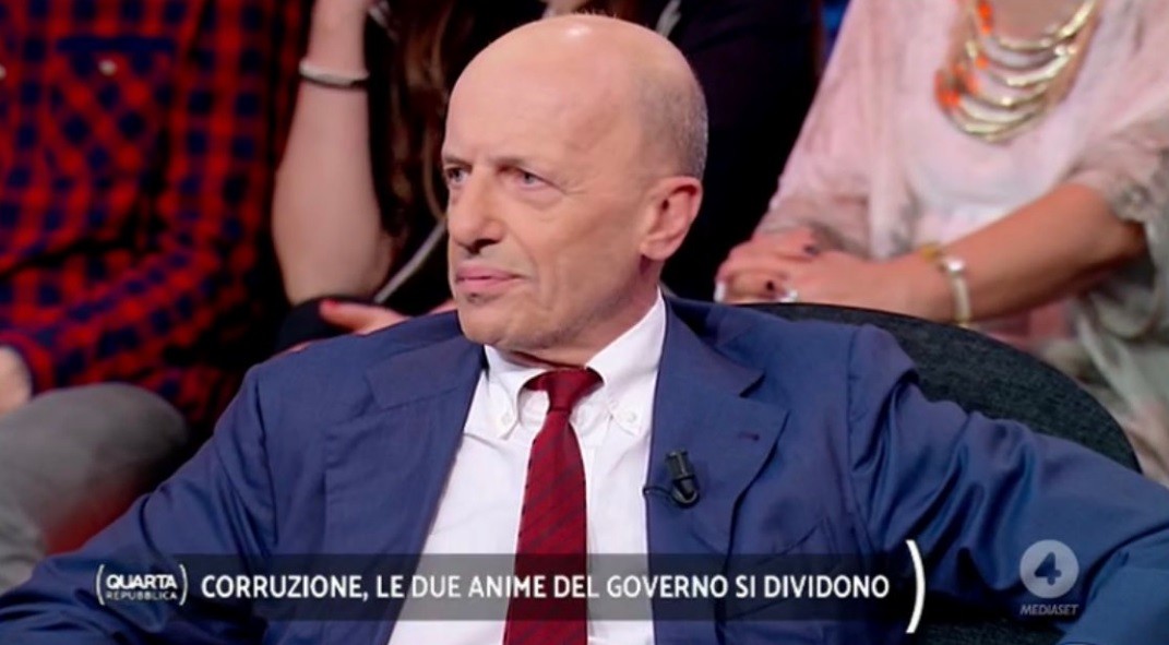 Quarta Repubblica, Sallusti sdogana la ‘pecorina’. E Bersani non trattiene la risata
