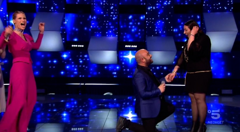 All Together Now, concorrente chiede a compagna di sposarlo (VIDEO)