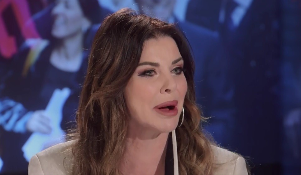 Alba Parietti: “Costanzo intoccabile. Fa fare la standing ovation a Corona e nessuno lo critica”