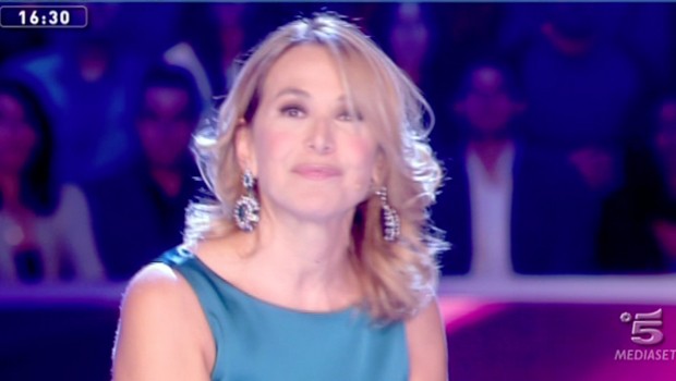 Palinsesti Mediaset, Live – Non è la d’Urso si sposta alla domenica, Chiambretti confermato su Rete 4