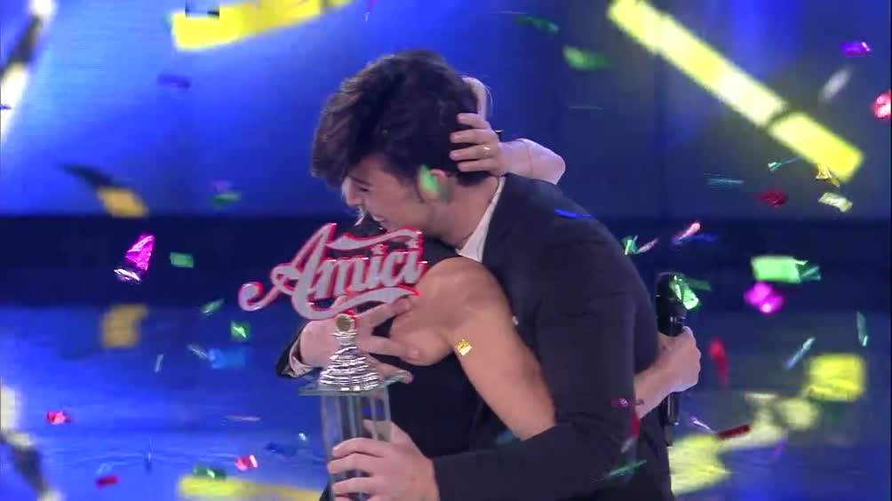 È successo in TV – 5 giugno 2015: i The Kolors vincono Amici 14 (VIDEO)