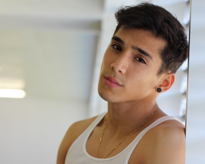 Miguel Wave: il ballerino di Amici debutta come cantante con Il resto non esiste più (yeah, yeah, yeah)