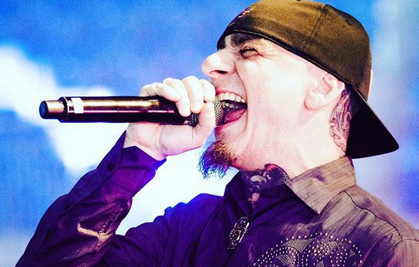 J-Ax difende Sfera Ebbasta: “La reazione della stampa e dei media italiani è stata vergognosa, poteva succedere anche ad un concerto rock”