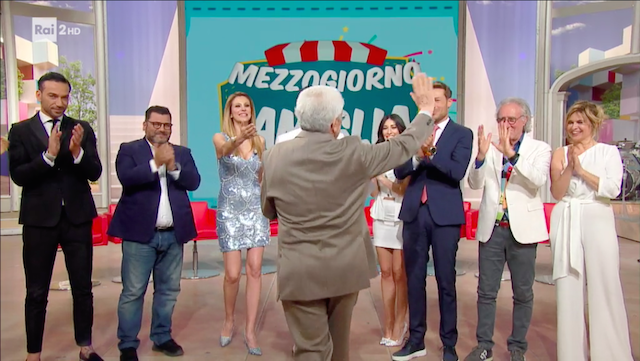 Mezzogiorno in Famiglia, Michele Guardì: “A prestissimo”. Paolo Fox: “Ma allora non ci chiudono?” (Video)