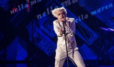 Morgan, sfogo durante un live ad Avellino: “Mi hanno sfrattato e mi fanno suonare per strada, hanno voluto sfottermi!”