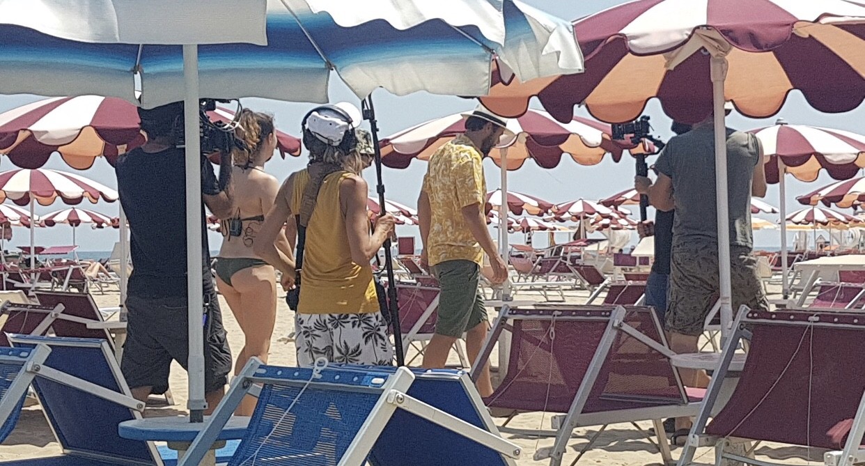 Italia 1, a luglio arriva un programma con i giochi sulla spiaggia. Panpers conduttori (con Pintus?)