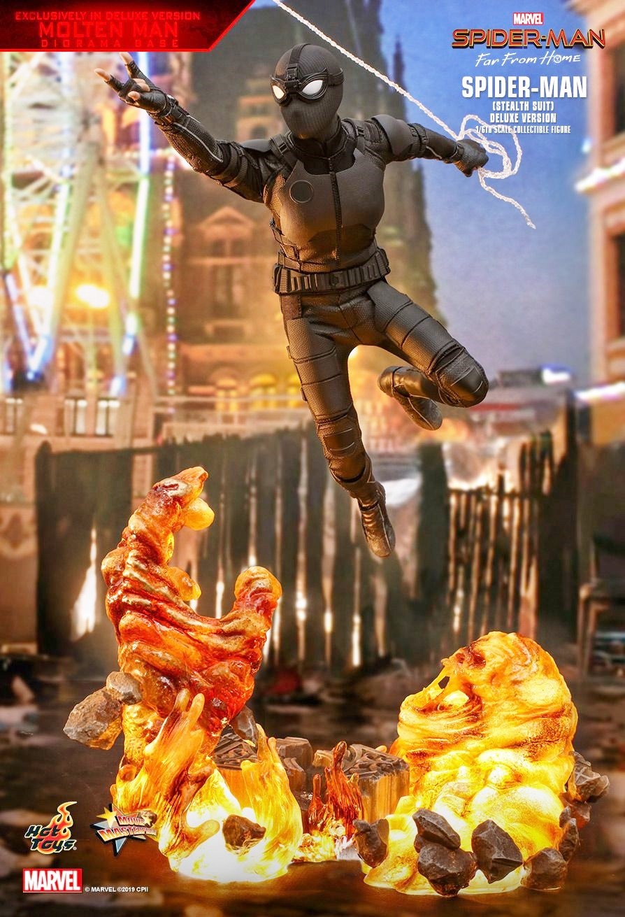 Spider-Man: Far From Home – action figure Hot Toys versione “Stealth Suit” con base diorama “Molten Man”