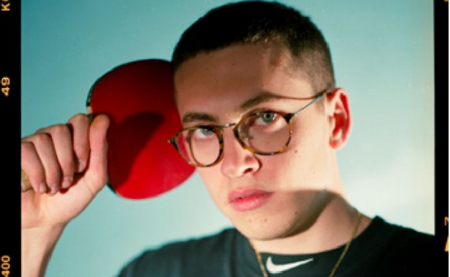 Tredici Pietro parla delle tracce di Assurdo, delle sue influenze e del successo del rap/trap