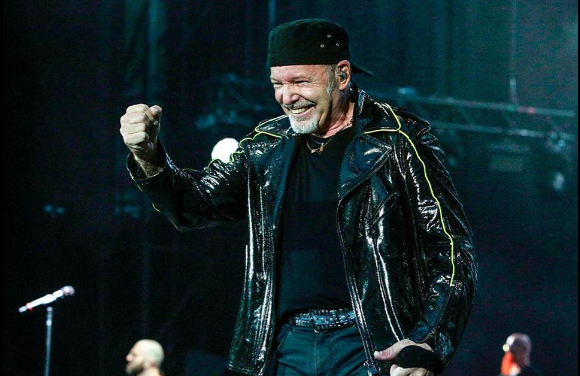 Vasco Rossi dopo i 6 concerti a San Siro: “Vorrei abbracciarvi tutti ad uno ad uno!!”