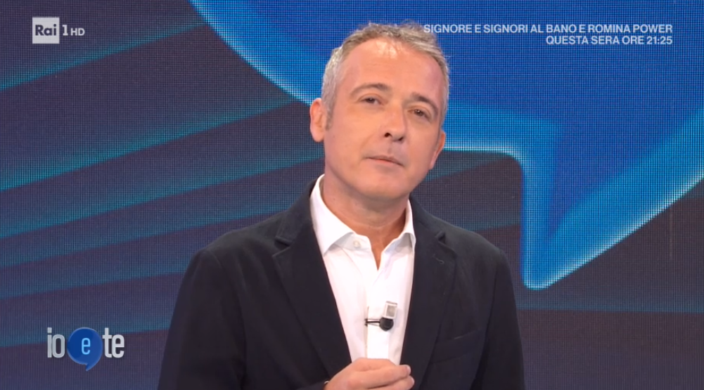 Io e te, Diaco si trasforma in don Pigi e legge il Vangelo