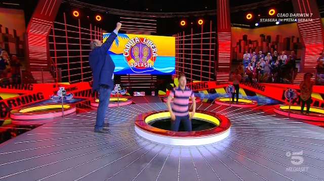 Caduta Libera, Nicolò ha perso dopo 88 puntate. Scotti: “Uno dei più grandi campioni che abbia conosciuto” (Video)
