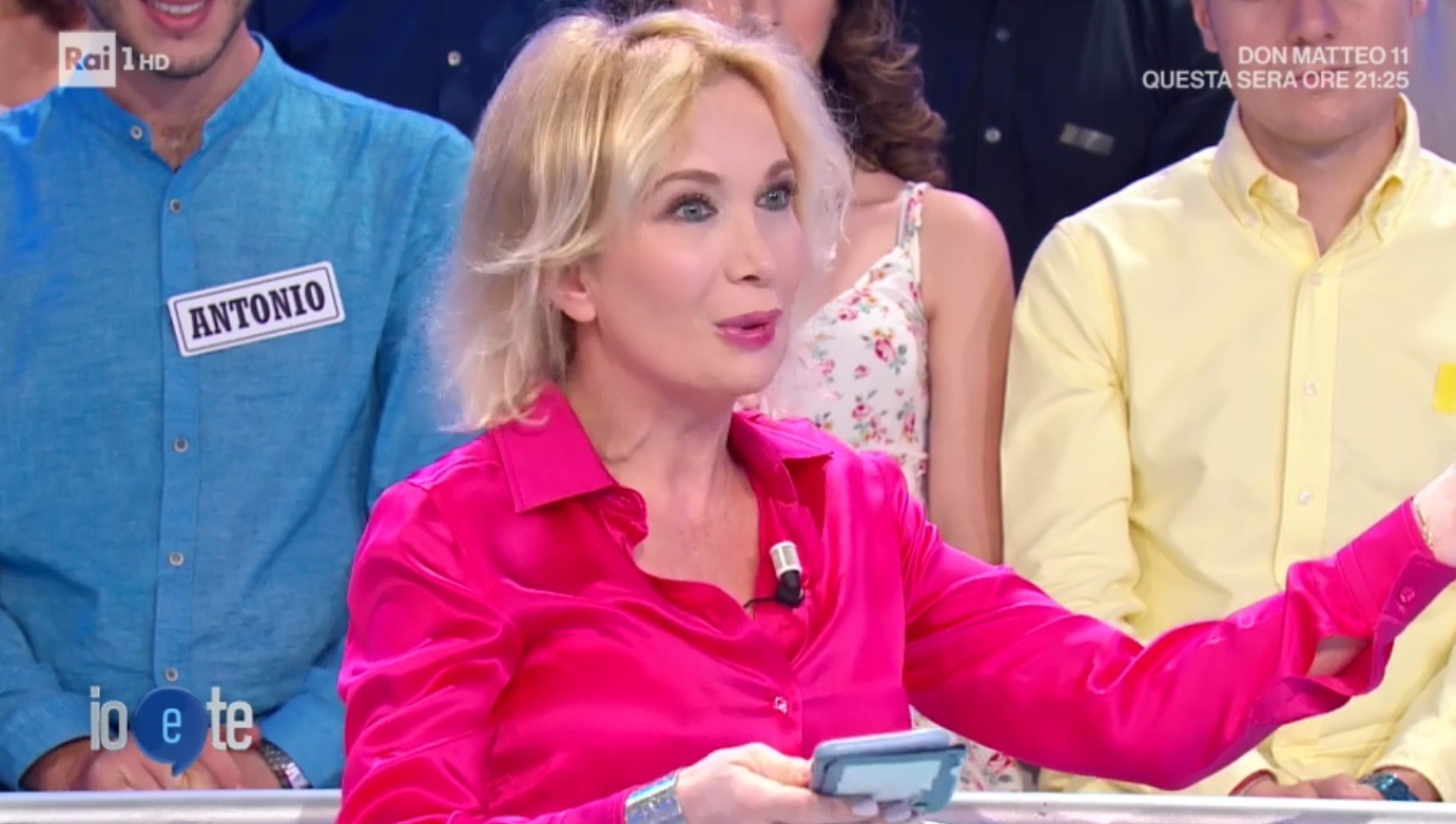 Io e te, Vira Carbone: “Era una sveglia, me ne ero dimenticata. Non ho reagito per rispetto all’azienda”