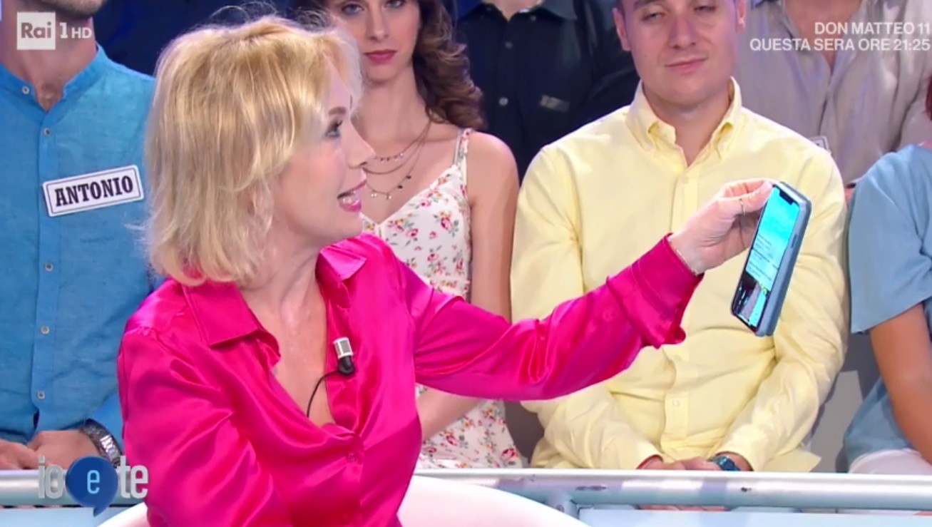 Io e te, squilla il cellulare e Diaco va su tutte le furie: “Lo trovo maleducatissimo”