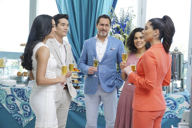 Grand Hotel, su FoxLife Eva Longoria produttrice di un altro soap drama