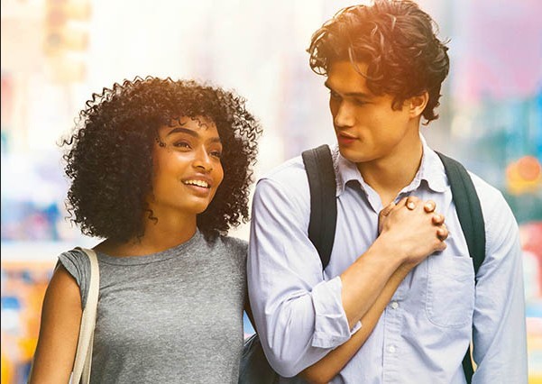 Il sole è anche una stella: secondo trailer italiano e nuova data di uscita in esclusiva digitale
