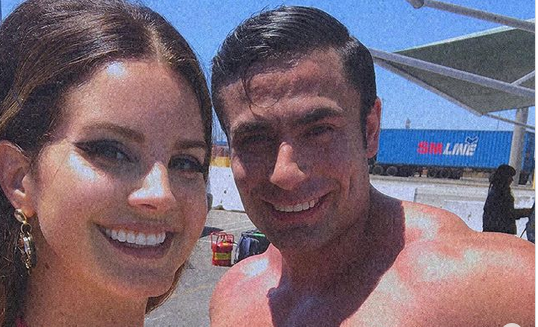 Lana Del Rey ha girato i video per due nuove canzoni, ‘Fuck it I love you!’ e ‘The greatest’