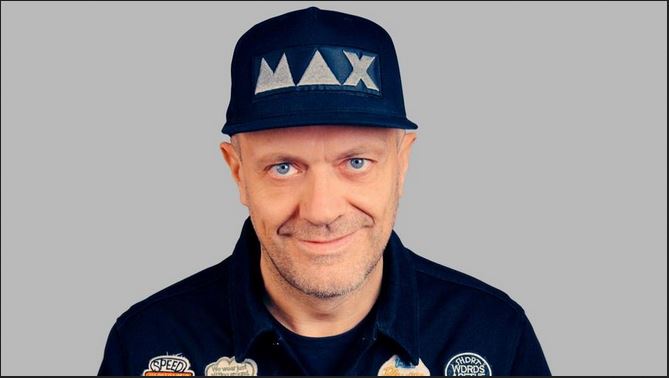 Max Pezzali: “Volevo raccontare con la musica. Nonostante le critiche, nonostante gli iniziali rifiuti”