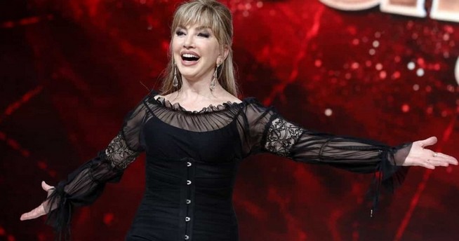 Milly Carlucci a Blogo: “The masked singer, il caso Osvaldo a Ballando con le stelle, la crisi della Clerici con la Rai”
