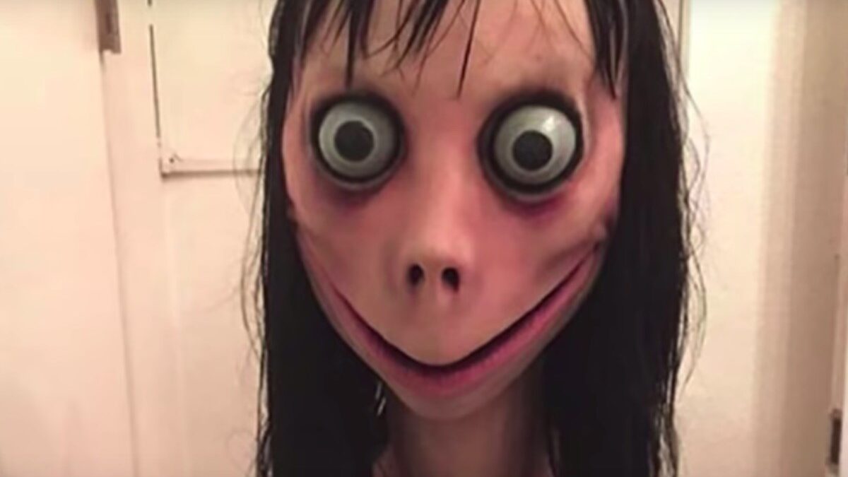 Momo Challenge, la bufala sulla scultura di Keisuke Aisawa diventa film horror