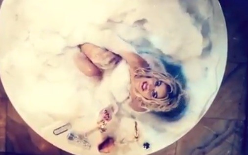 Valeria Marini: Me gusta (La Vida Estrellada) è il suo nuovo singolo, ecco il video teaser